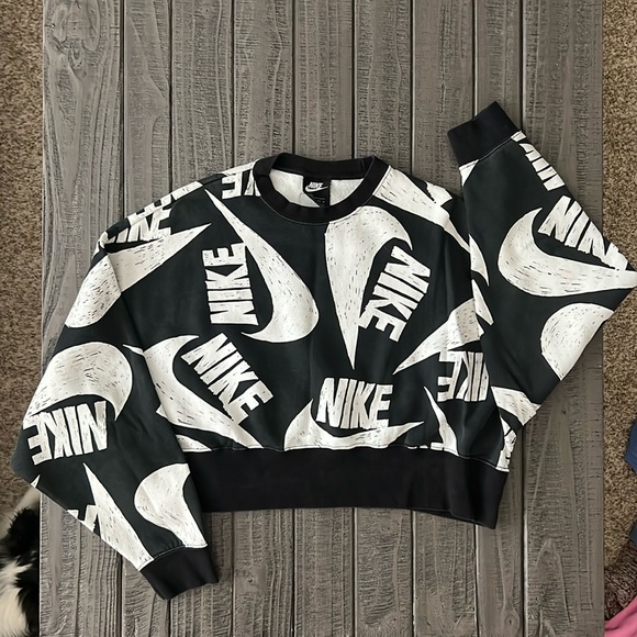 Nike Washed Black & White Oversized Crop Sweatshirt - Picture 1 of 6